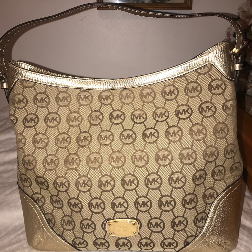 Michael Kors MK Signature Large Shoulder Bag